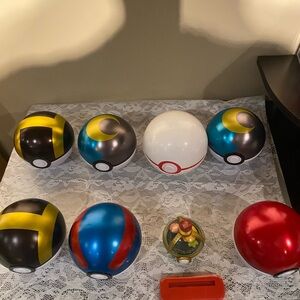 Pokemon Poke Ball Tins with Pokémon dreaming case (9 pcs)